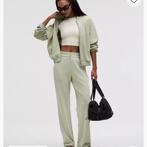 Lululemon Softstreme half zip & high rise Pant